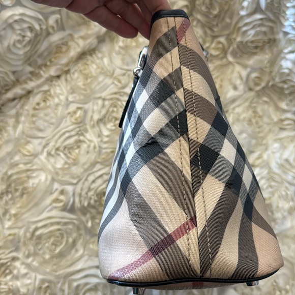 Authentic Burberry shoulder bag - Picture 15 of 17